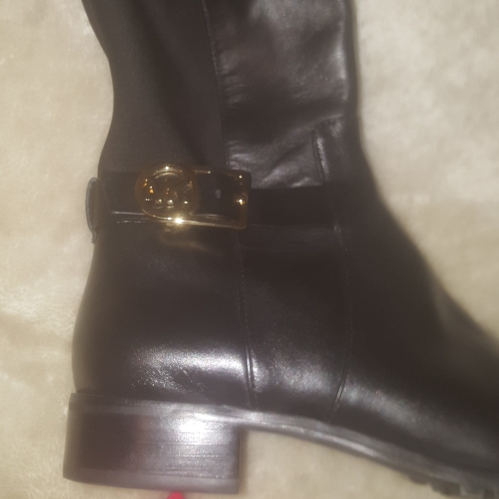 black boots - Picture 2 of 3